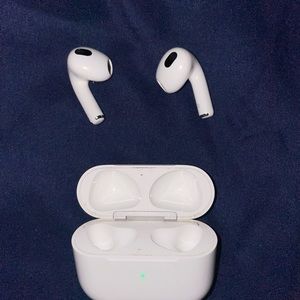 Apple Airpods Generation 3 with magsafe charging case Airpods works perfect